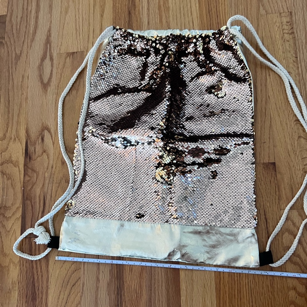 Sparkly backpack 🎒 - Picture 6 of 9